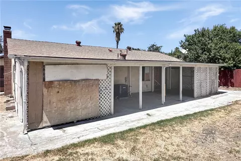 Exterior - 6972 Manhattan Dr, Riverside, CA 92506 photo 4 of 6