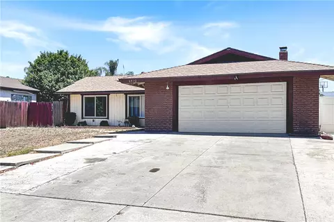 Exterior - 6972 Manhattan Dr, Riverside, CA 92506 photo 3 of 6
