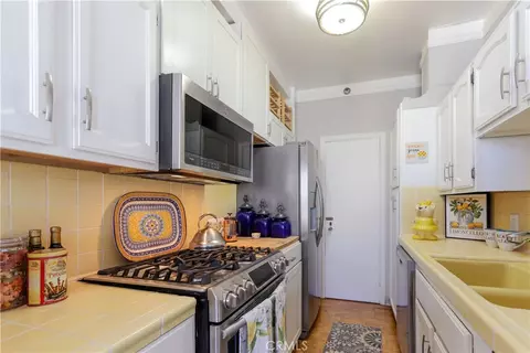 Kitchen - 800 E Ocean #1203, Long Beach, CA 90802 photo 1 of 3