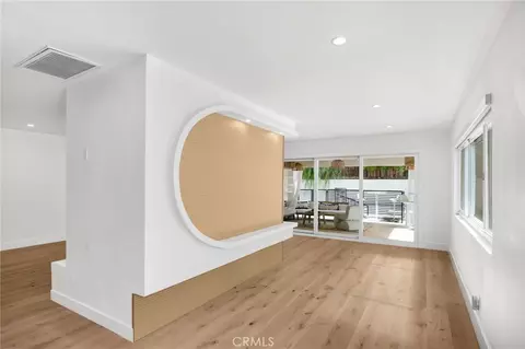 Living - 4656 Greenbush, Sherman Oaks, CA 91423 photo 5 of 6