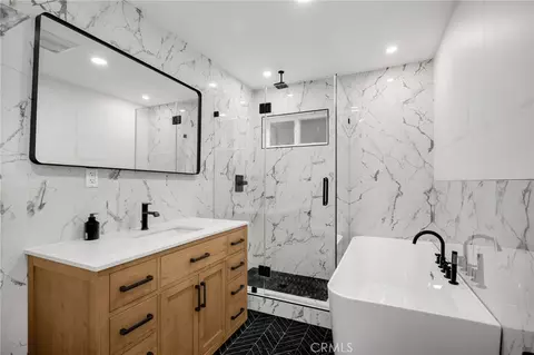 Bath - 4656 Greenbush, Sherman Oaks, CA 91423 photo 2 of 4
