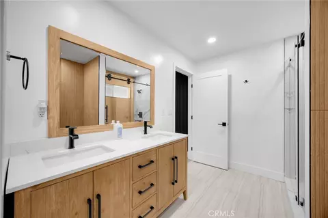 Bath - 4656 Greenbush, Sherman Oaks, CA 91423 photo 3 of 4