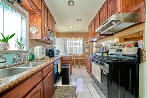 Kitchen - 1390 W 33rd St, Long Beach, CA 90810 photo 3 of 4