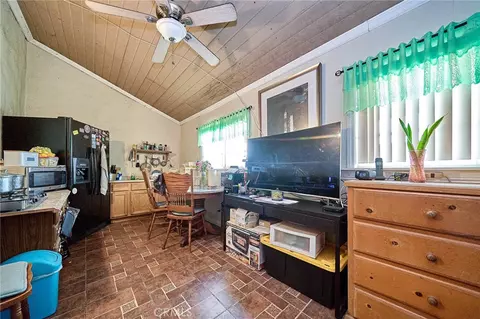 Kitchen - 1390 W 33rd St, Long Beach, CA 90810 photo 4 of 4