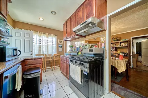 Kitchen - 1390 W 33rd St, Long Beach, CA 90810 photo 2 of 4