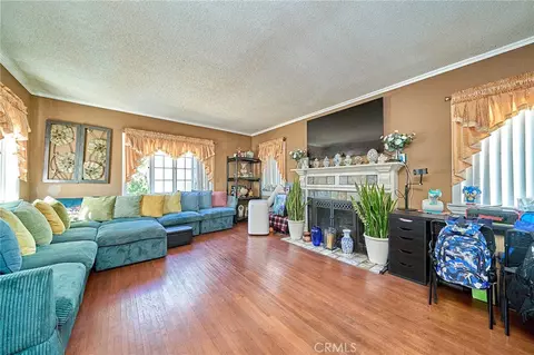 Living - 1390 W 33rd St, Long Beach, CA 90810 photo 2 of 2