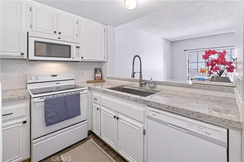 Kitchen - 730 W 4th St #308, Long Beach, CA 90802 photo 2 of 4