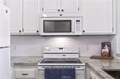 Kitchen - 730 W 4th St #308, Long Beach, CA 90802 photo 4 of 4