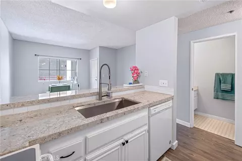 Kitchen - 730 W 4th St #308, Long Beach, CA 90802 photo 3 of 4