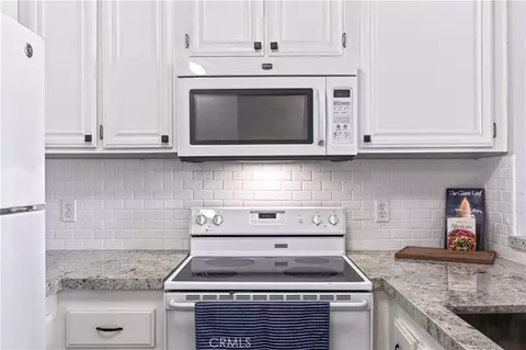 Kitchen - 730 W 4th St #308, Long Beach, CA 90802 photo 4 of 4