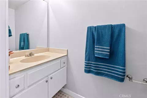 Bath - 730 W 4th St #308, Long Beach, CA 90802 photo 2 of 2