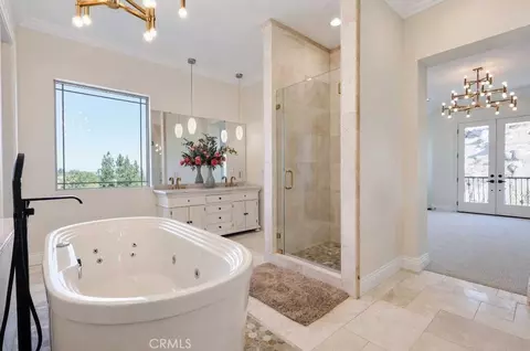 Bath - 17190 Small Canyon Ln, Riverside, CA 92506 photo 8 of 8