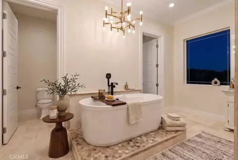 Bath - 17190 Small Canyon Ln, Riverside, CA 92506 photo 7 of 8