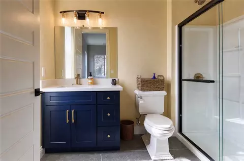 Bath - 17190 Small Canyon Ln, Riverside, CA 92506 photo 3 of 8