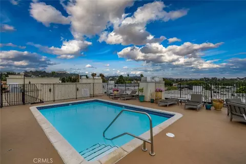 11740 W Sunset Blvd #14, Los Angeles, CA 90049