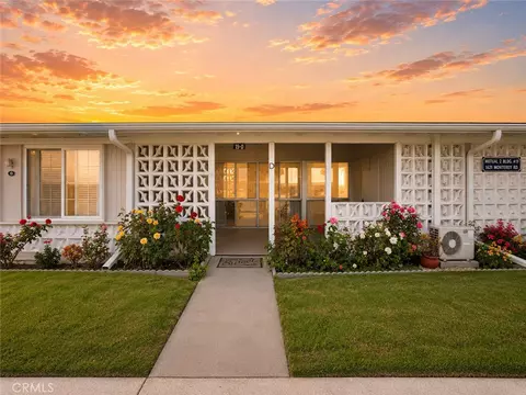 1621 Monterey Rd #M2-19D, Seal Beach, CA 90740