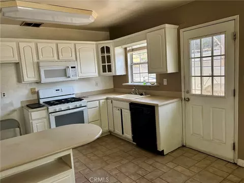 Kitchen - 14172 Edwards St, Westminster, CA 92683 photo 2 of 3