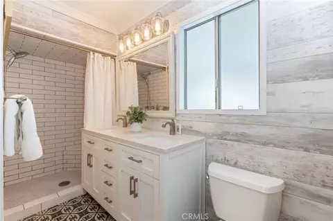 Bath - 15324 Bixler Ave, Paramount, CA 90723 photo 3 of 3