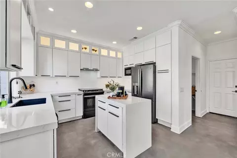 Kitchen - 4931 E Ashford Ave, Orange, CA 92867 photo 2 of 2