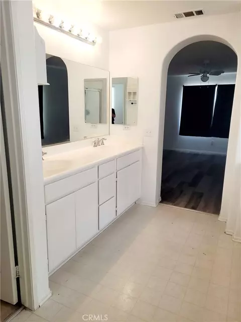 Bath - 2130 Willowbrook, Perris, CA 92571 photo 4 of 4