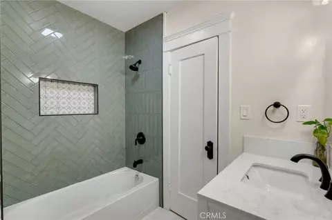 Bath - 4027 E 11th, Long Beach, CA 90804 photo 6 of 11