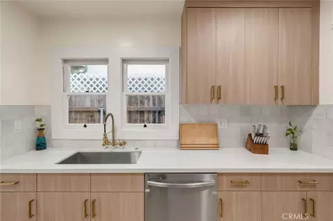 Kitchen - 4027 E 11th, Long Beach, CA 90804 photo 3 of 9