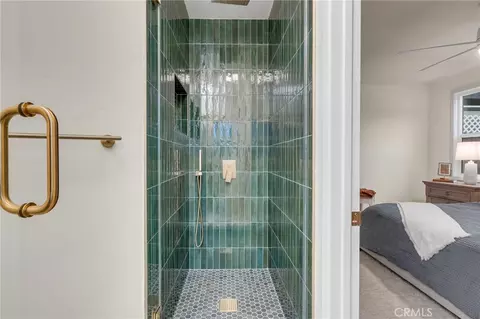 Bath - 4027 E 11th, Long Beach, CA 90804 photo 2 of 11