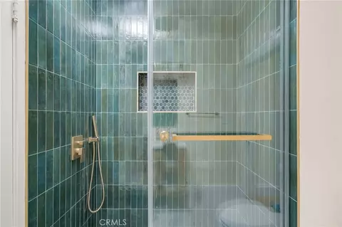Bath - 4027 E 11th, Long Beach, CA 90804 photo 9 of 11