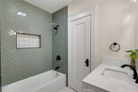 Bath - 4027 E 11th, Long Beach, CA 90804 photo 6 of 11