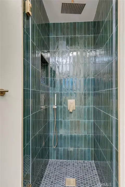 Bath - 4027 E 11th, Long Beach, CA 90804 photo 1 of 11