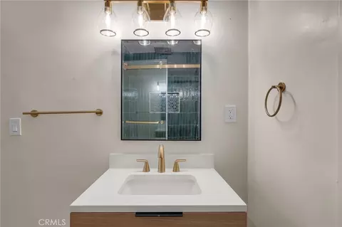 Bath - 4027 E 11th, Long Beach, CA 90804 photo 10 of 11