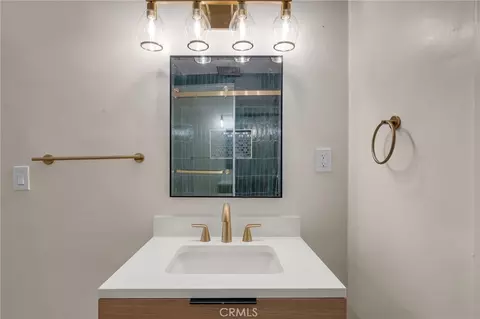 Bath - 4027 E 11th, Long Beach, CA 90804 photo 10 of 11