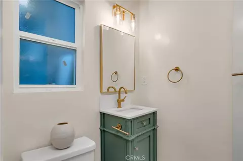 Bath - 4027 E 11th, Long Beach, CA 90804 photo 3 of 11