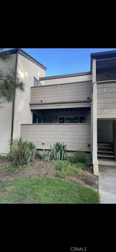 1270 Cabrillo Park, Santa Ana, CA 92701