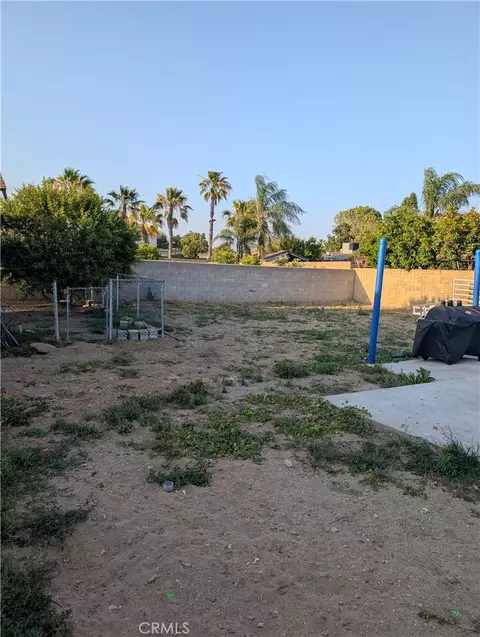 9475 Acacia, Fontana, CA 92335 photo 3