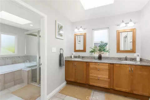 Bath - 812 De Jur St, Brea, CA 92821 photo 1 of 3