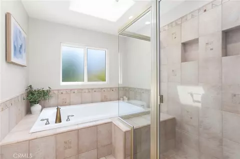 Bath - 812 De Jur St, Brea, CA 92821 photo 2 of 3