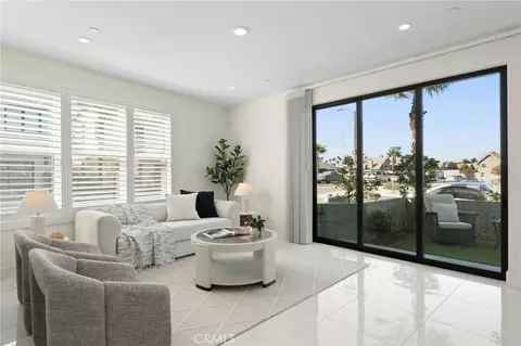 Living - 208 Ocean Pl, Seal Beach, CA 90740 photo 2 of 2