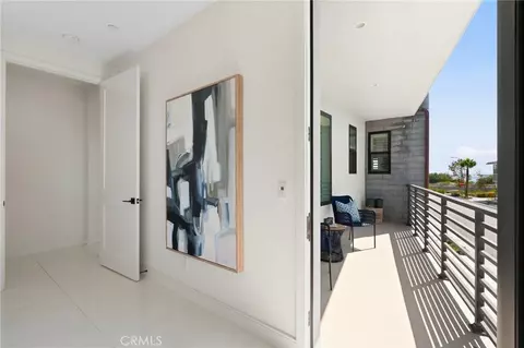 Entry Way - 208 Ocean Pl, Seal Beach, CA 90740 photo 2 of 4