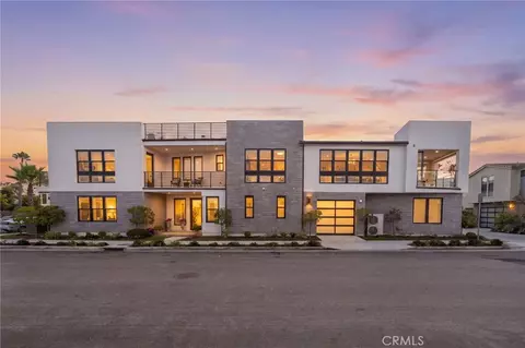 Exterior - 208 Ocean Pl, Seal Beach, CA 90740 photo 4 of 4
