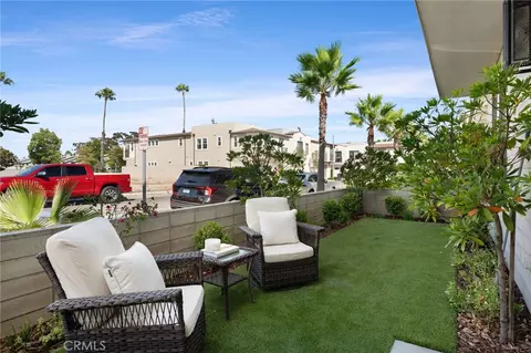 Exterior - 208 Ocean Pl, Seal Beach, CA 90740 photo 3 of 4