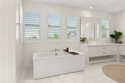 Bath - 208 Ocean Pl, Seal Beach, CA 90740 photo 2 of 4