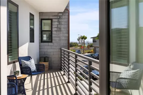 Exterior - 208 Ocean Pl, Seal Beach, CA 90740 photo 2 of 4
