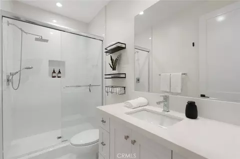 Bath - 208 Ocean Pl, Seal Beach, CA 90740 photo 3 of 4