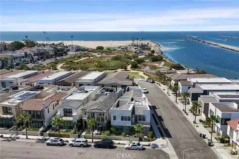 208 Ocean Pl, Seal Beach, CA 90740
