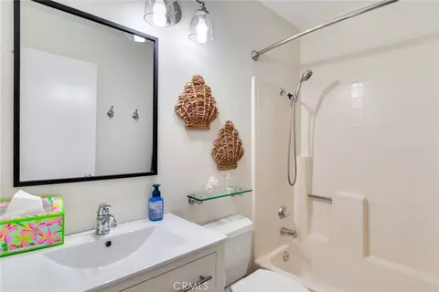 Bath - 966 Michael #D, Corona, CA 92881 photo 4 of 4