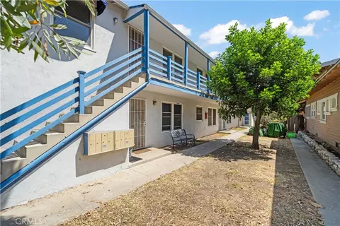 Exterior - 1136 Linden Ave, Long Beach, CA 90813 photo 2 of 4