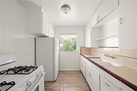 Kitchen - 1136 Linden Ave, Long Beach, CA 90813 photo 2 of 2