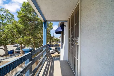 Exterior - 1136 Linden Ave, Long Beach, CA 90813 photo 1 of 4