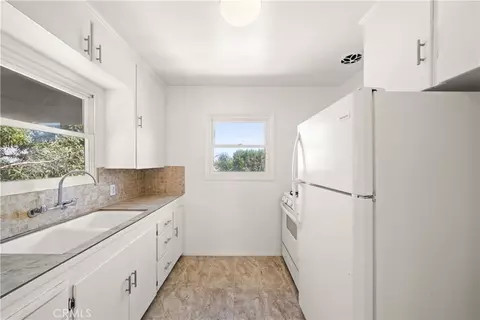 Kitchen - 1136 Linden Ave, Long Beach, CA 90813 photo 1 of 2